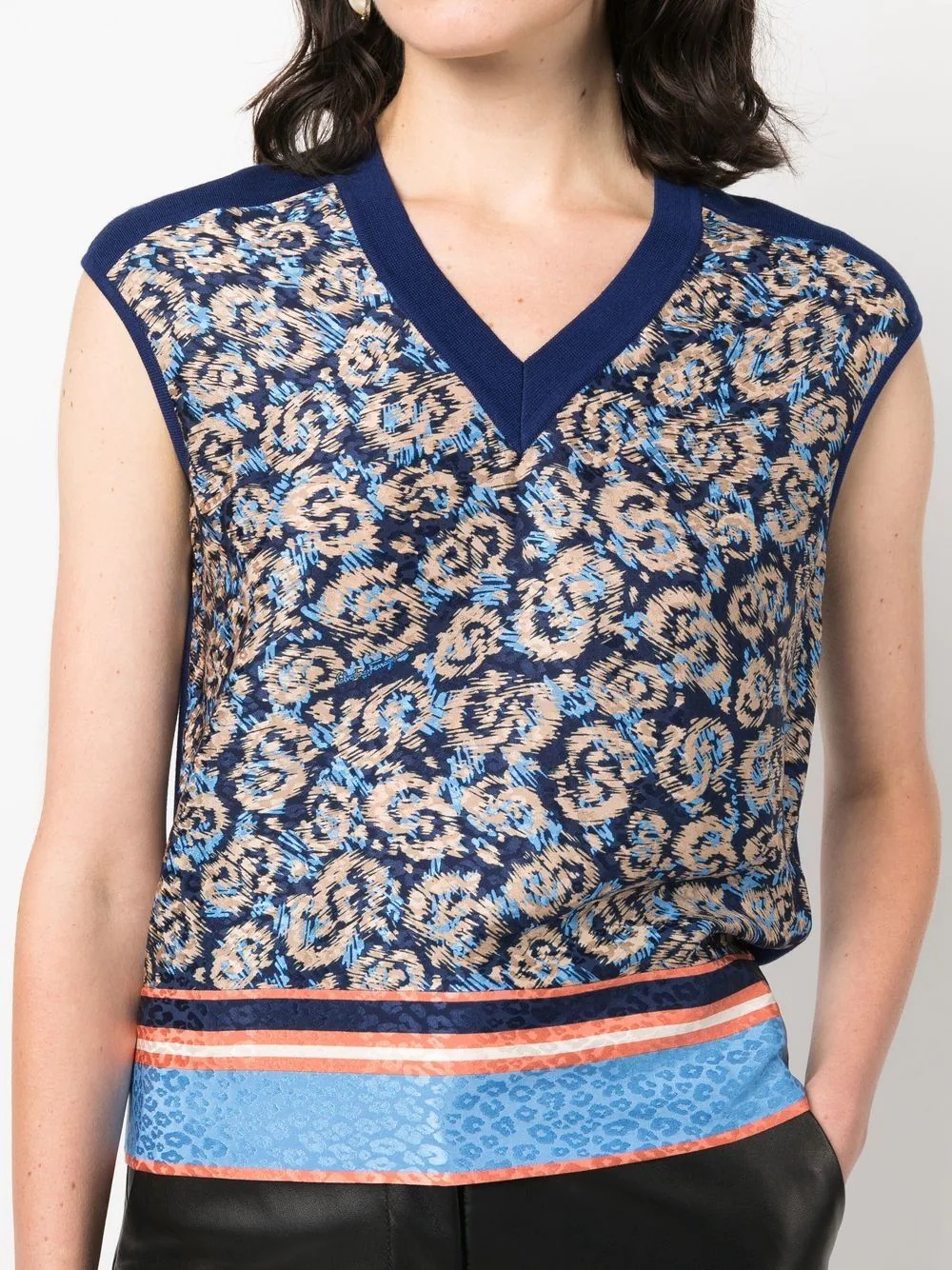 all-over graphic-print V-neck vest - 5