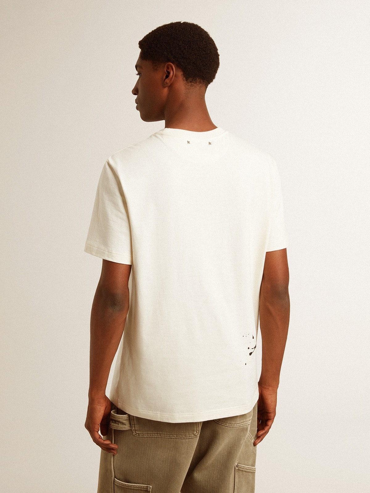 Men's T-shirt in aged white cotton with print and embroidery - 4