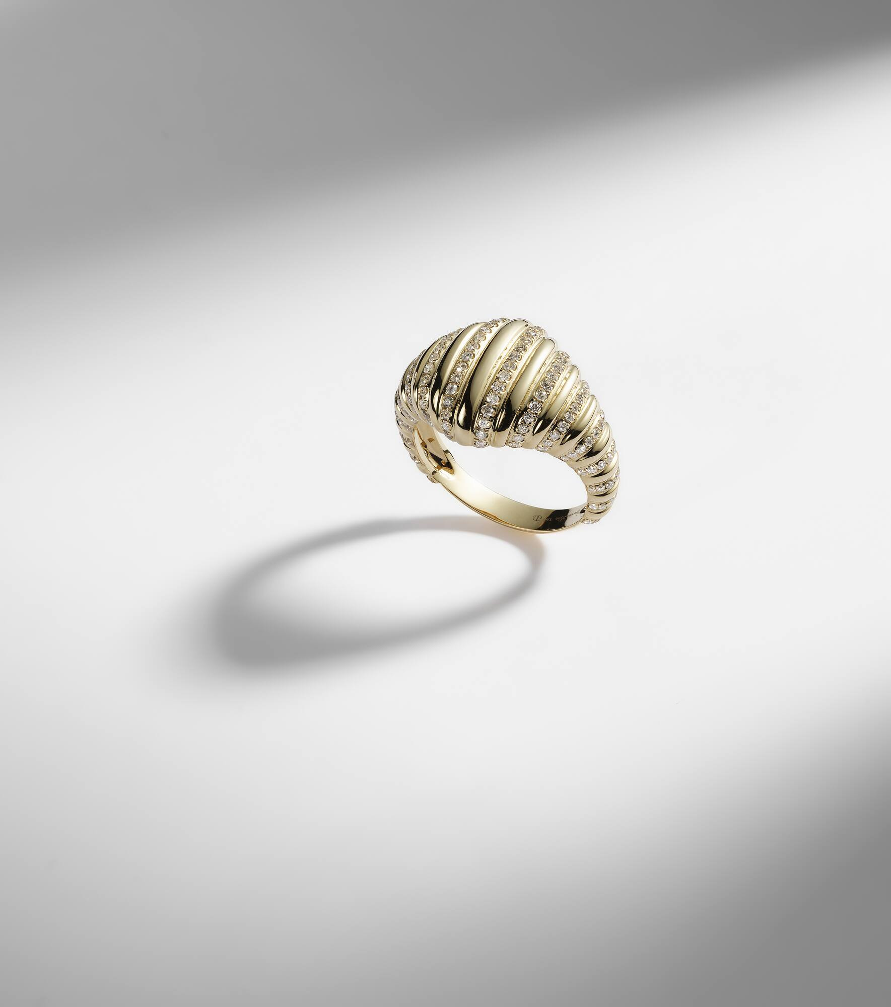 9kt gold pinky ring with diamonds - 5