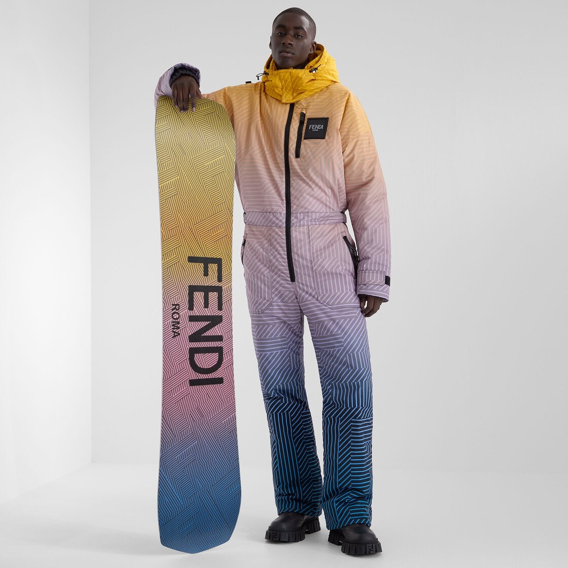 fendi スノーボード FENDI FA901 APX1 スキーウェア 48 フェンディの18年秋冬レジャーウェア、ハートモチーフのスキー
