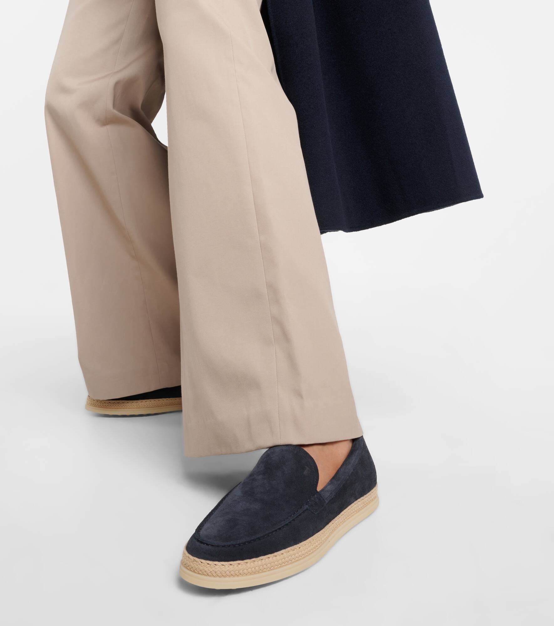 Raffia-trimmed suede loafers - 4