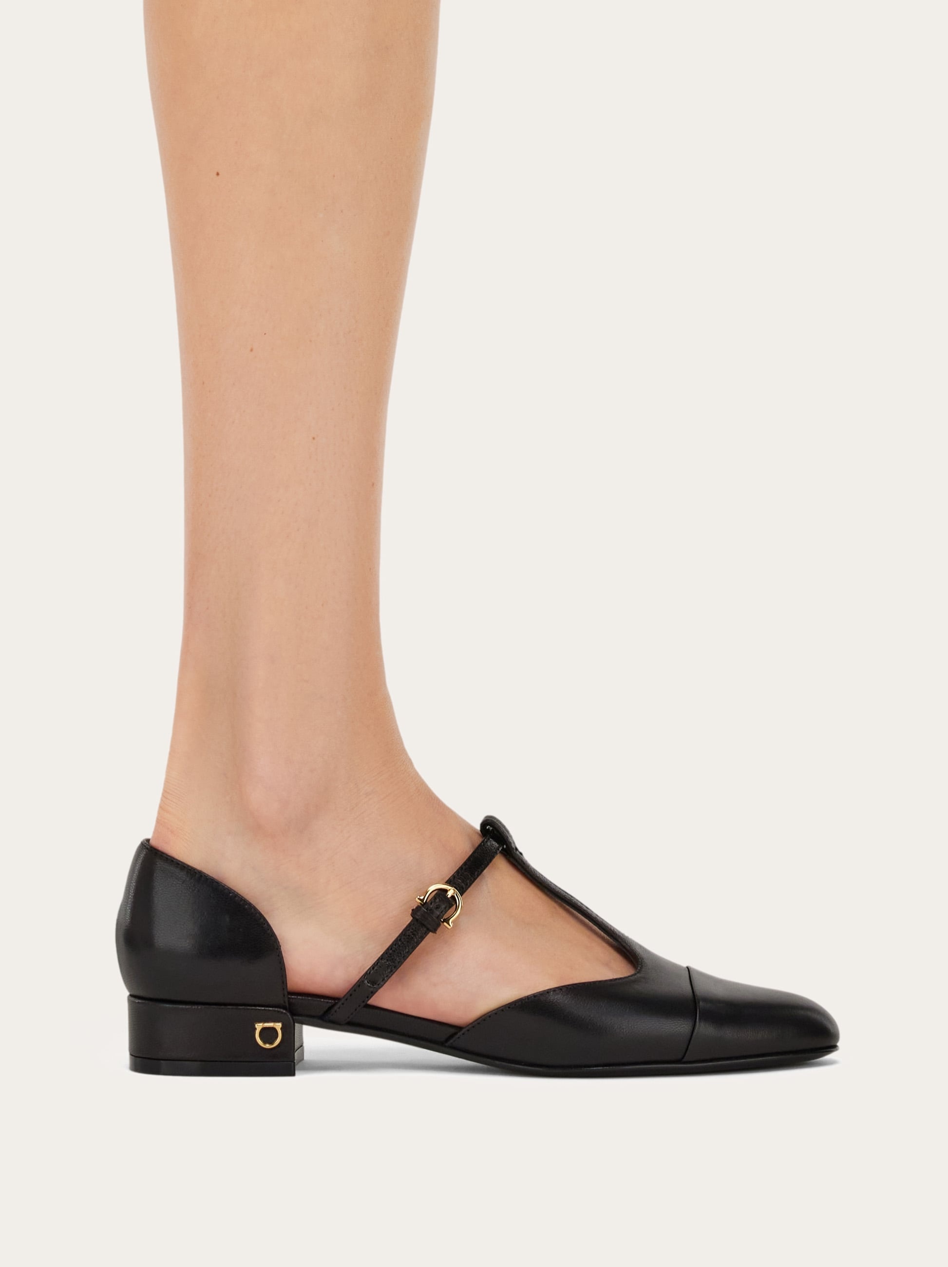 Ferragamo BALLERINA LINETTE Tストラップ レザーパンプス FERRAGAMO T-strap ballet shoe | REVERSIBLE