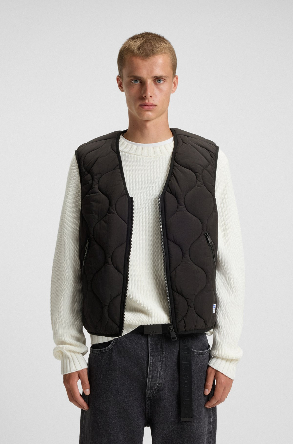 WATER-REPELLENT RELAXED-FIT GILET WITH ONION QUILTING - 2