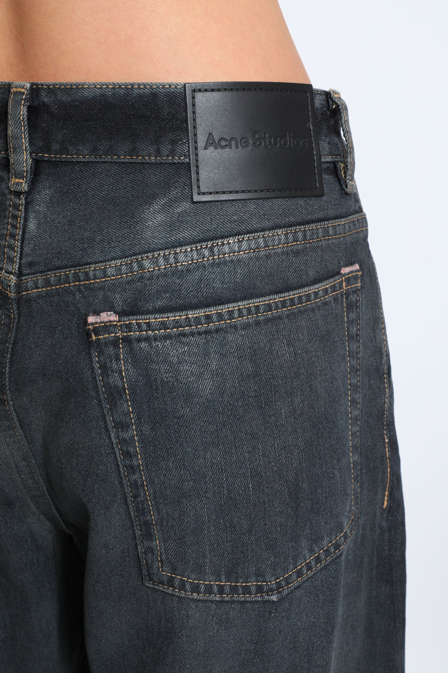 2006 Loose Fit Jeans - 4