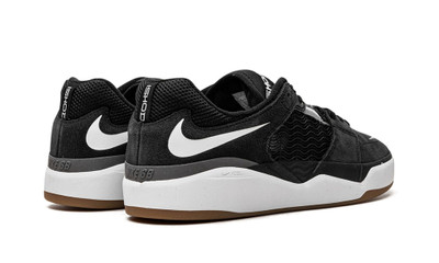 Nike SB Ishod Wair "Black / White" outlook