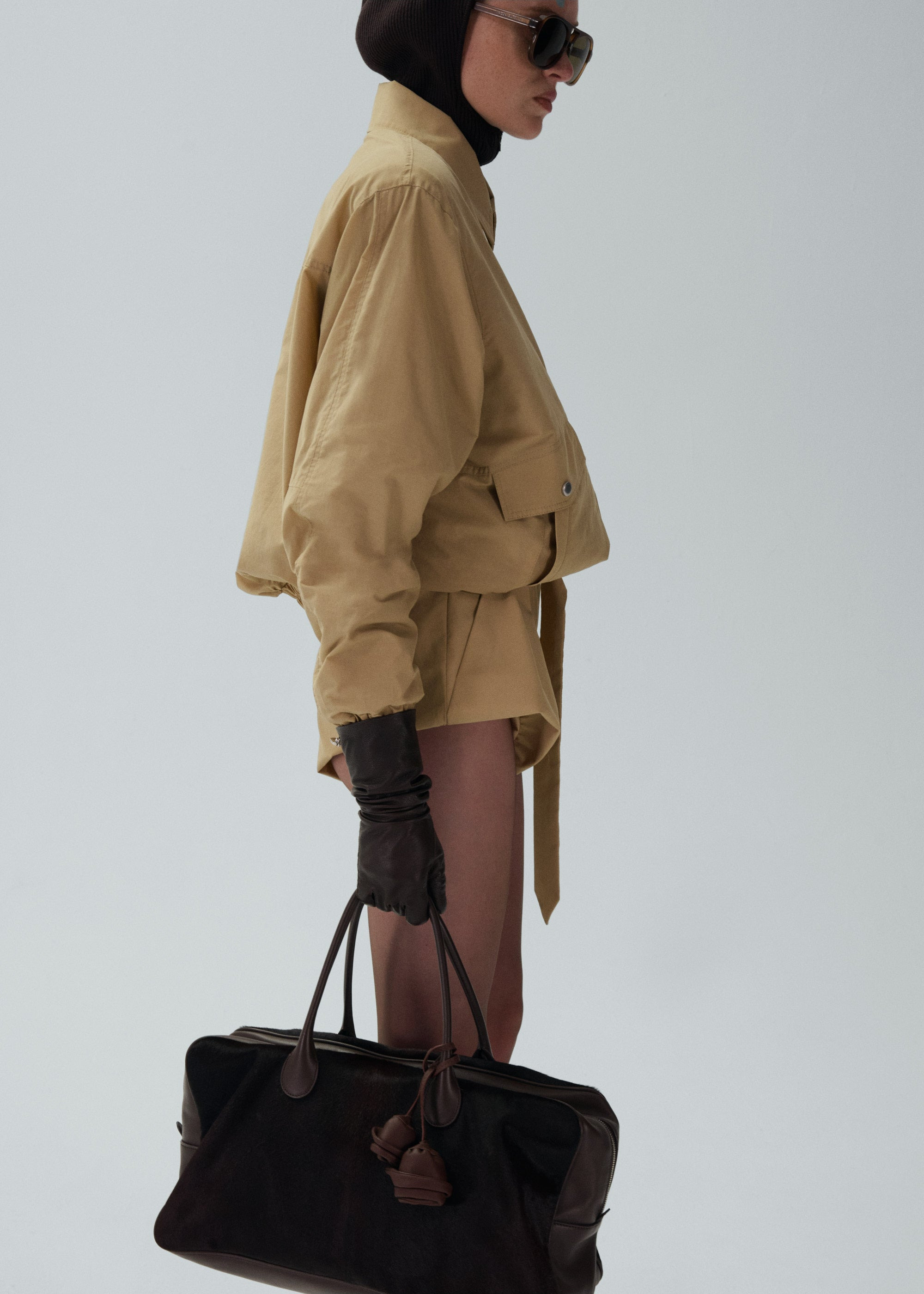 Flared wool shorts in beige - 5