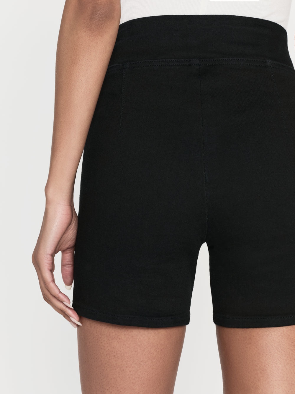 Jetset Short in Sheen Noir - 4