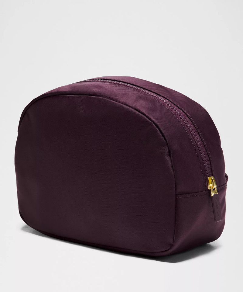 lululemon City Essentials Pouch 4L outlook