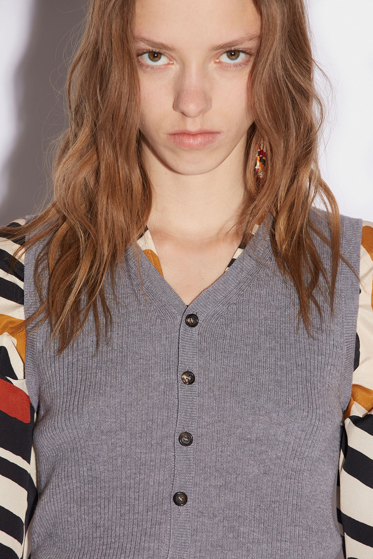 RIBBED SLEVELESS CARDIGAN - 4