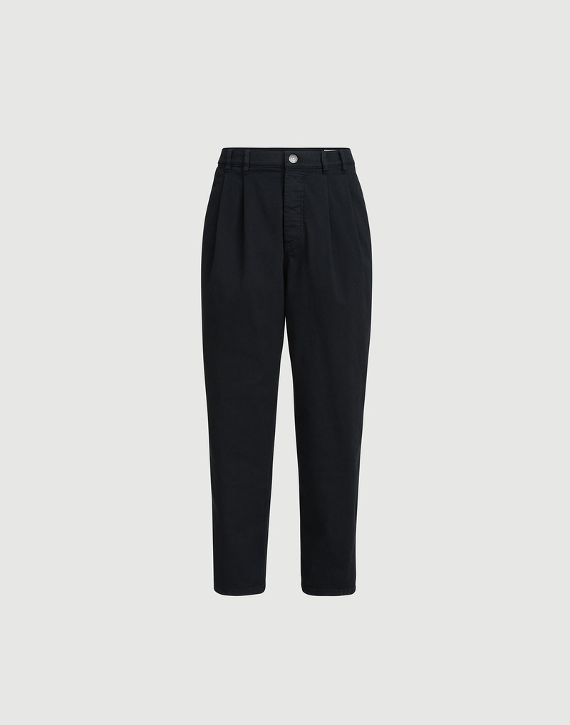 Garment-dyed iconic fit five-pocket trousers in comfort cotton lightweight denim with double pleats 1