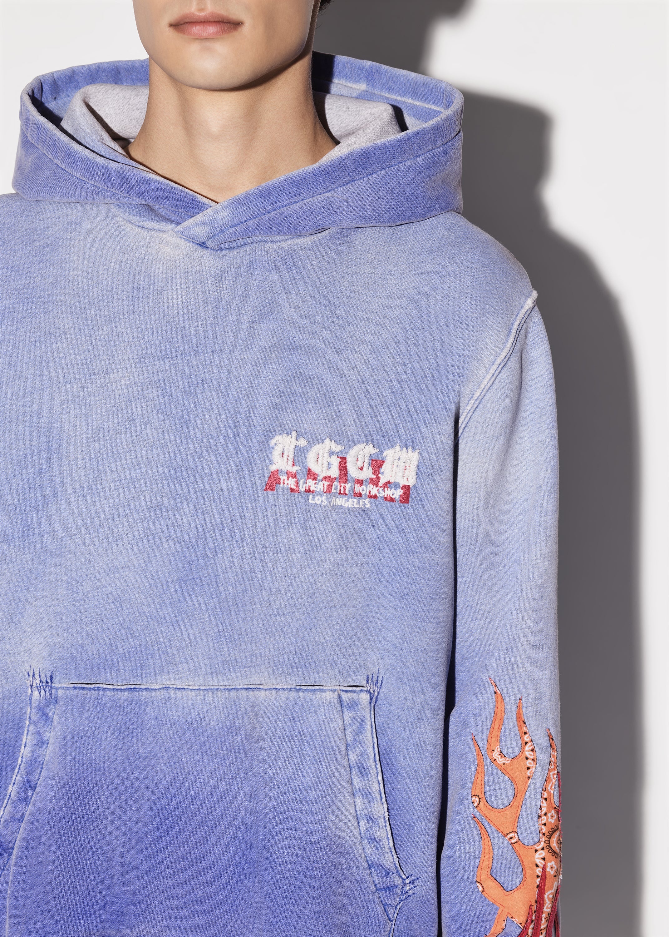AMIRI ロゴ T.G.C.W. FLAMES プリント 長袖 パーカー ブルー 26558478_57552696_600.jpg