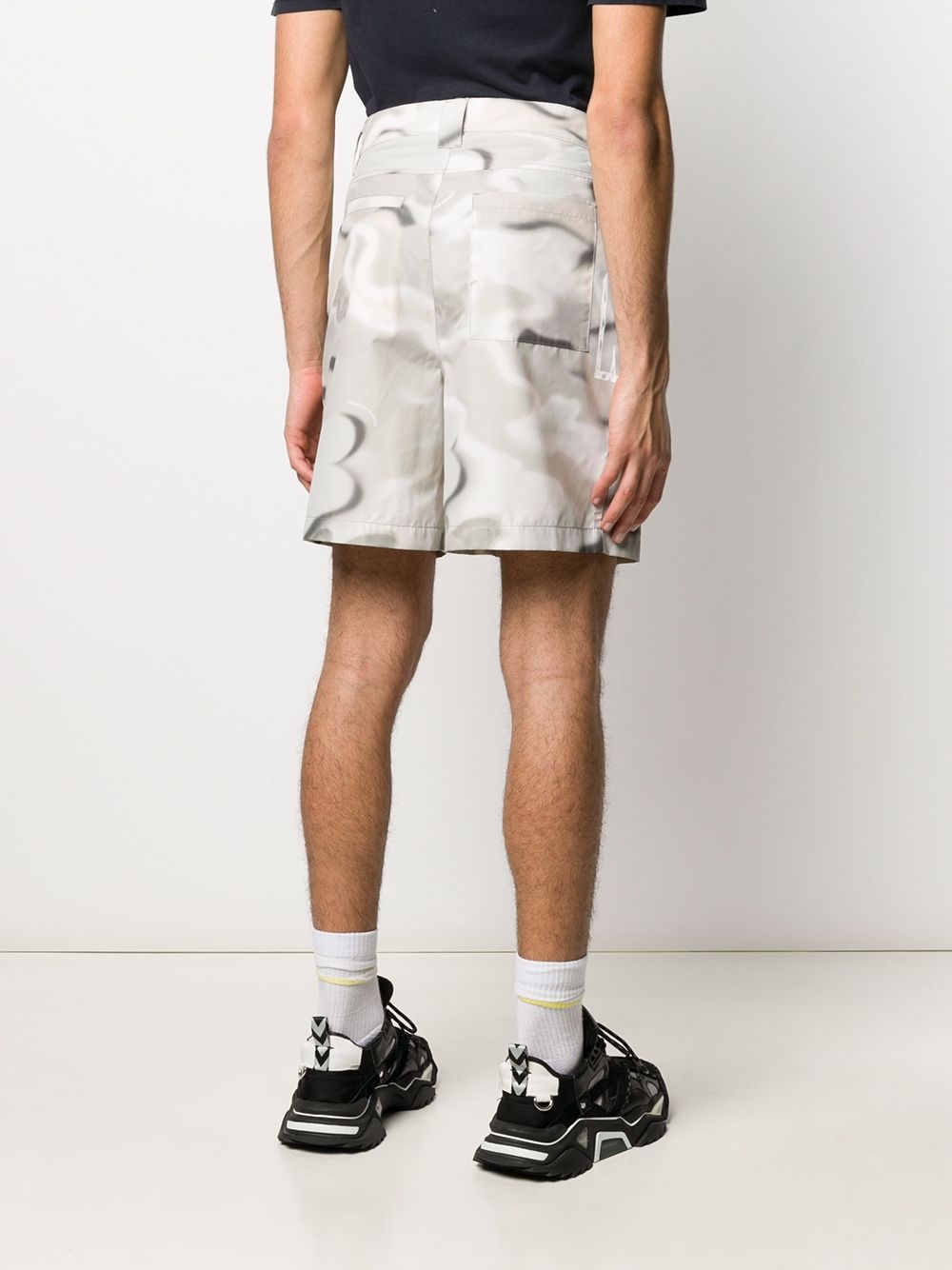 abstract print cargo shorts - 4