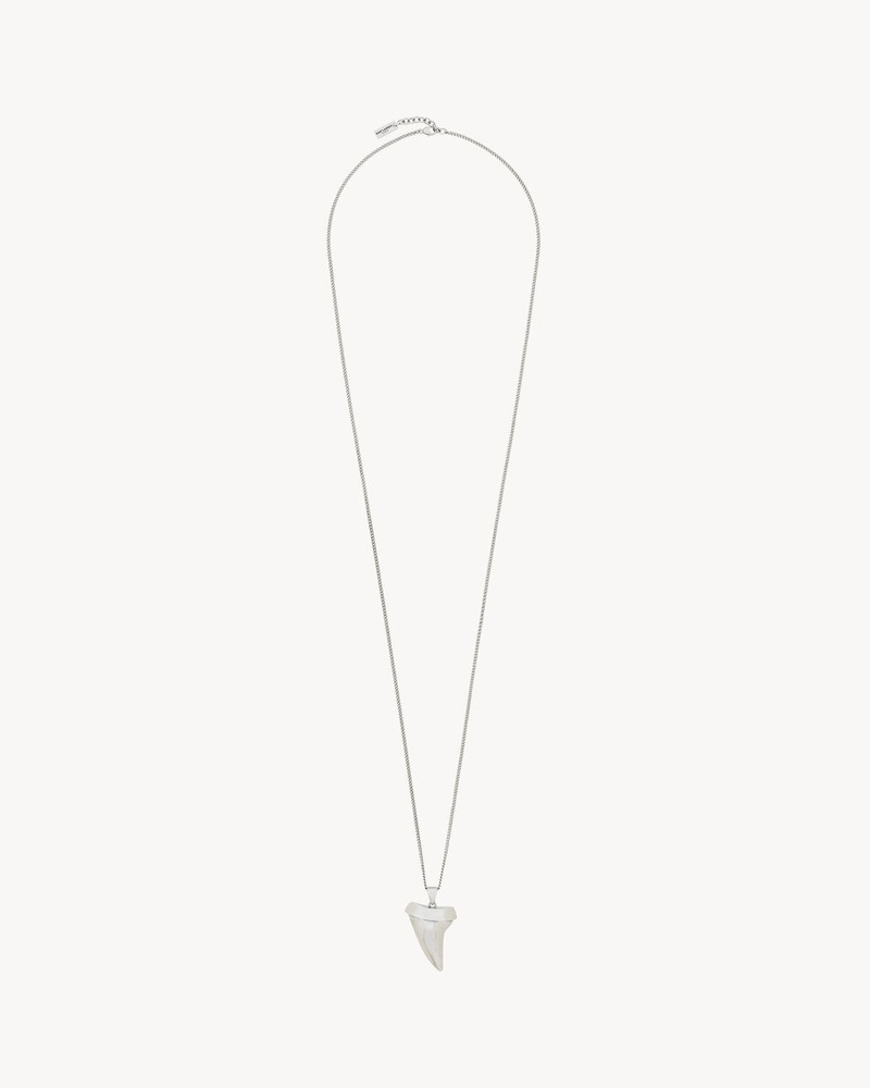 SHARK TOOTH NECKLACE IN METAL 1