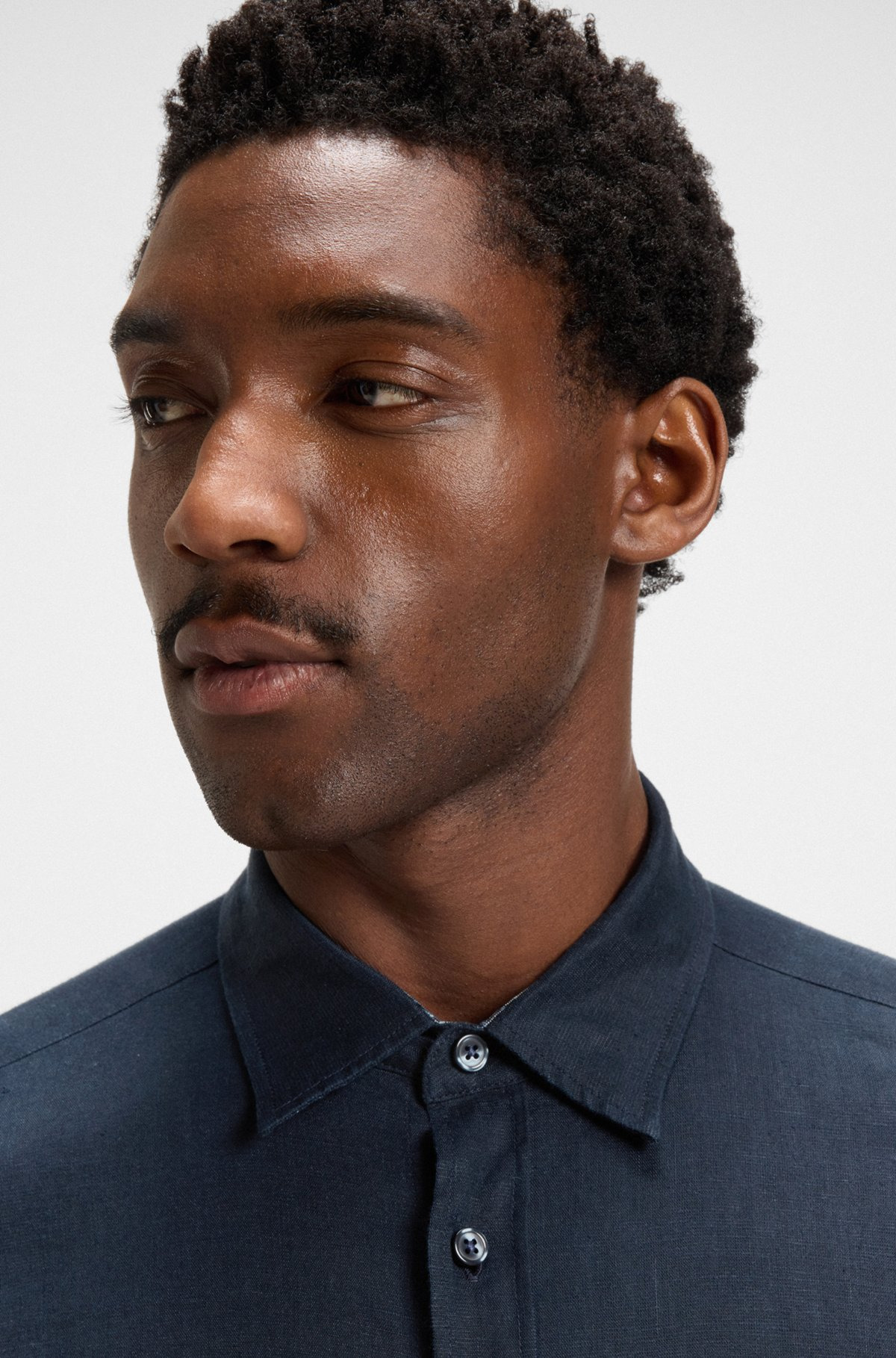 SLIM-FIT SHIRT IN STRETCH LINEN - 3