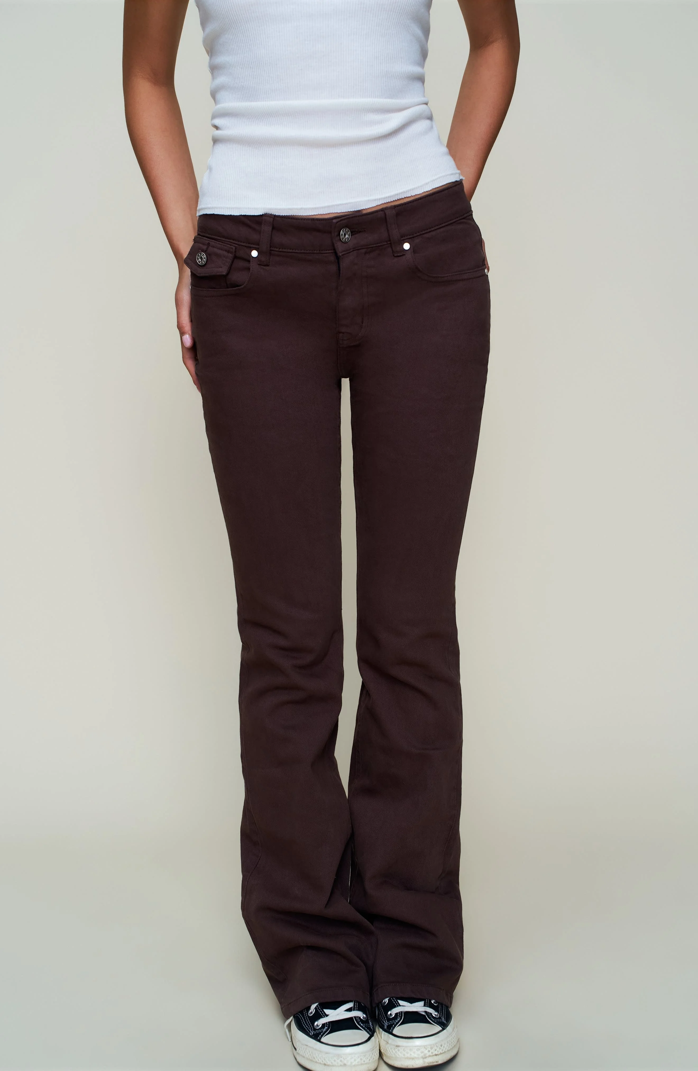 Guizio Low Rise Flare Twill Pant in Chocolate - 1