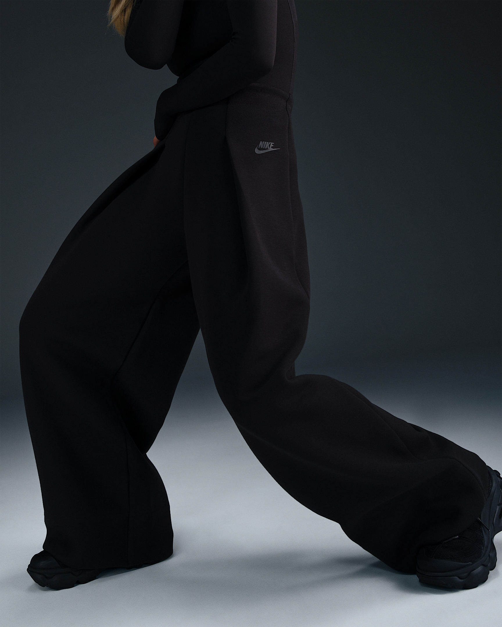 Nike Sportswear Tech Fleece Women's High-Waisted Pleated Pants - 2