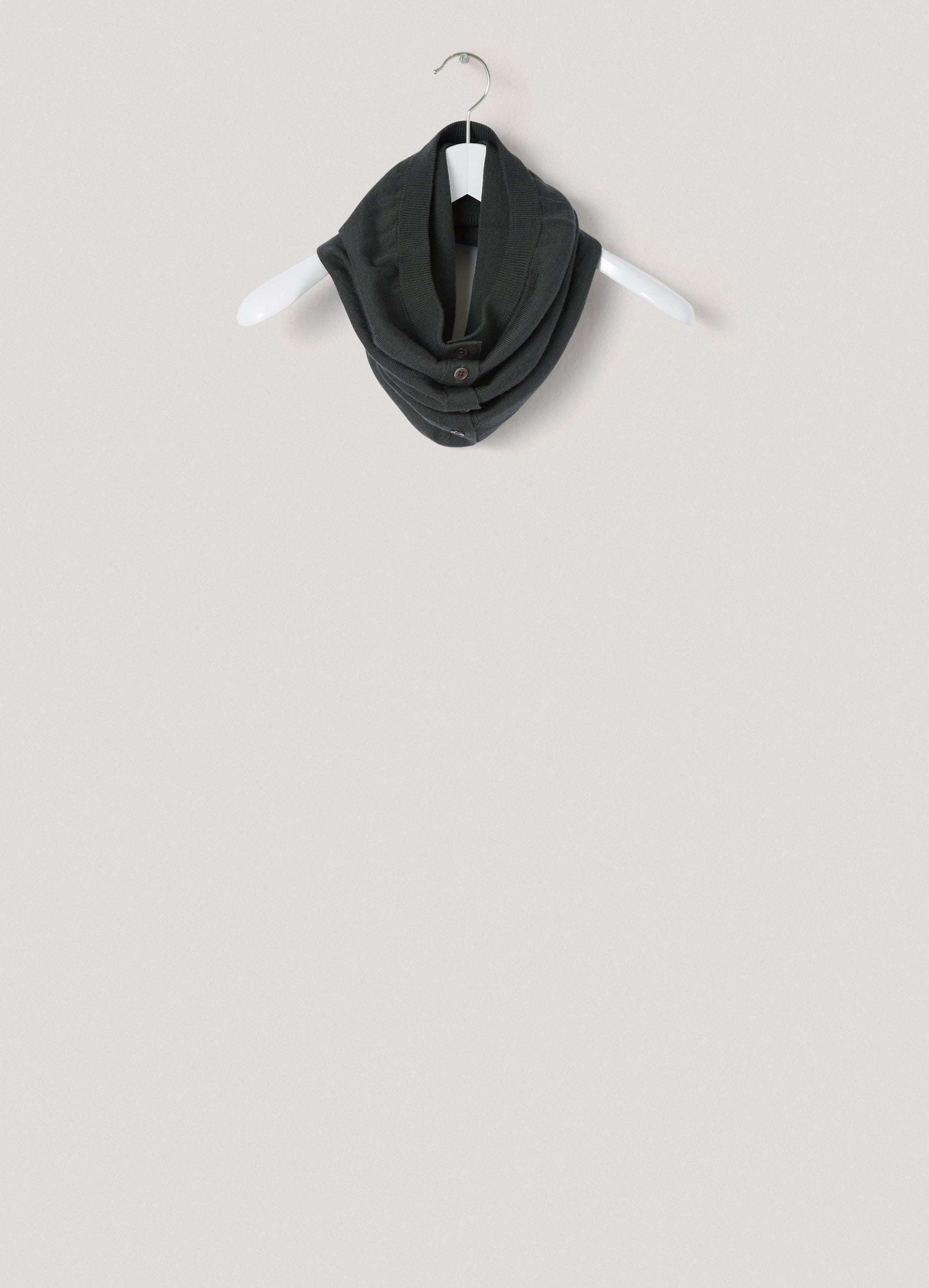 BUTTONED SNOOD
MERINO BLEND - 1