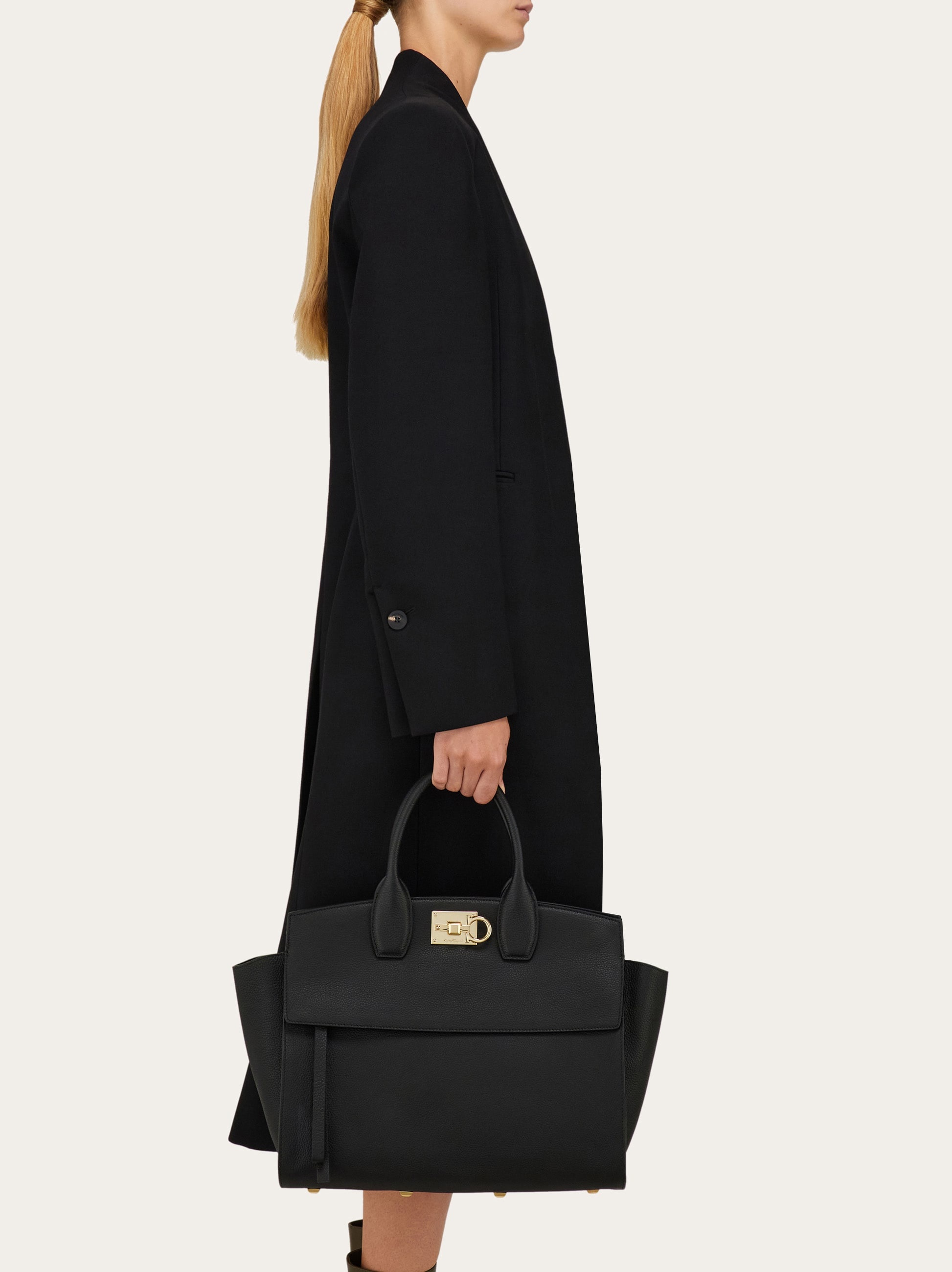 【FERRAGAMO】New Ferragamo Studio Soft bag L FERRAGAMO Ferragamo Studio Soft bag (L) | REVERSIBLE