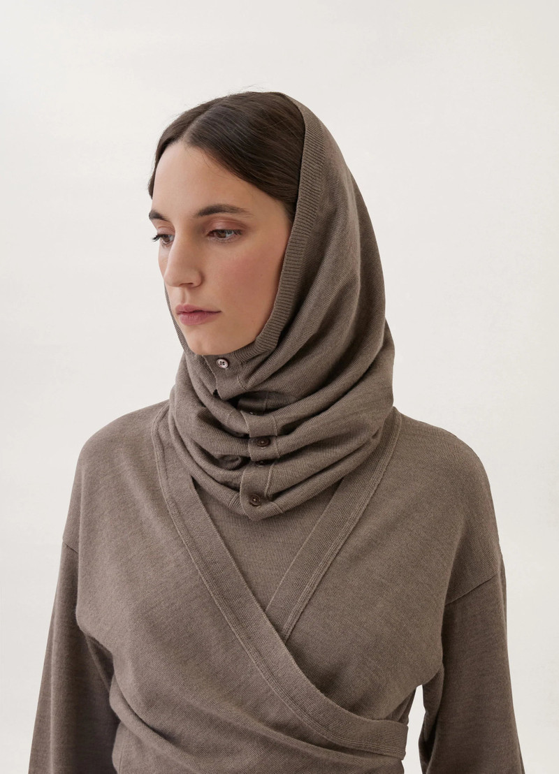 BUTTONED SNOOD
MERINO BLEND 1