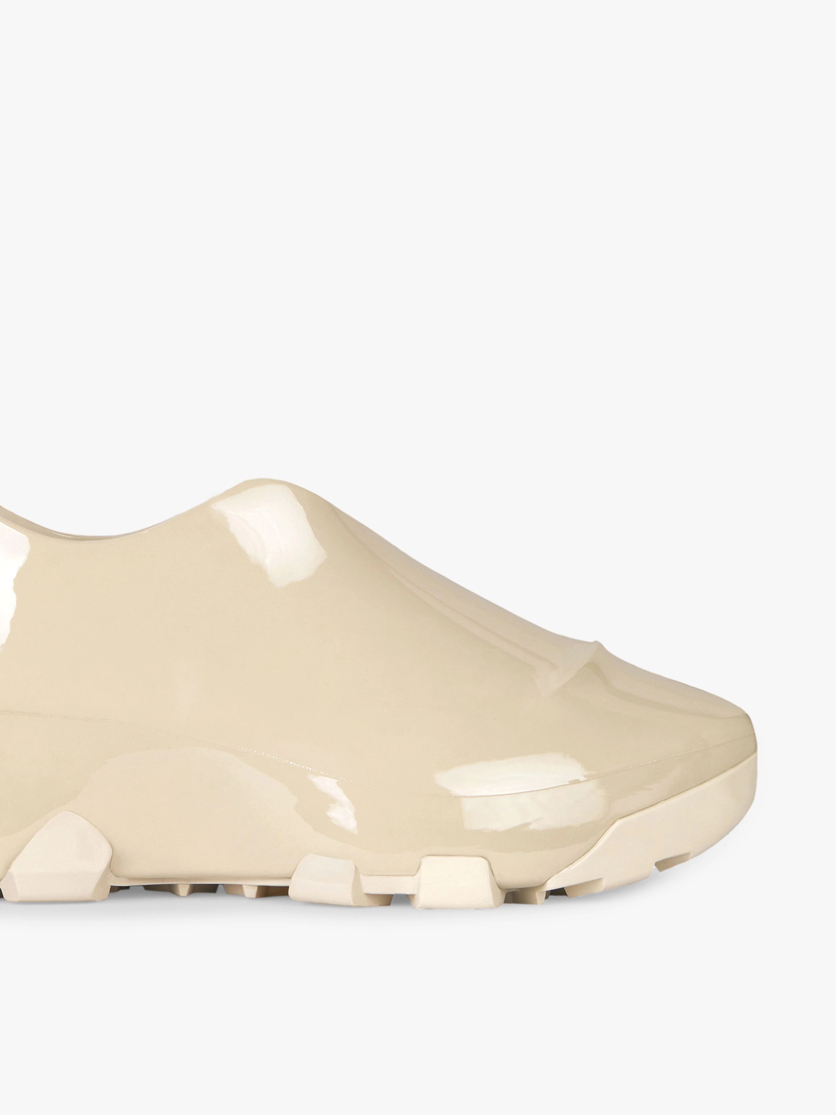MONUMENTAL MALLOW LOW SHOES IN SHINY RUBBER - 6