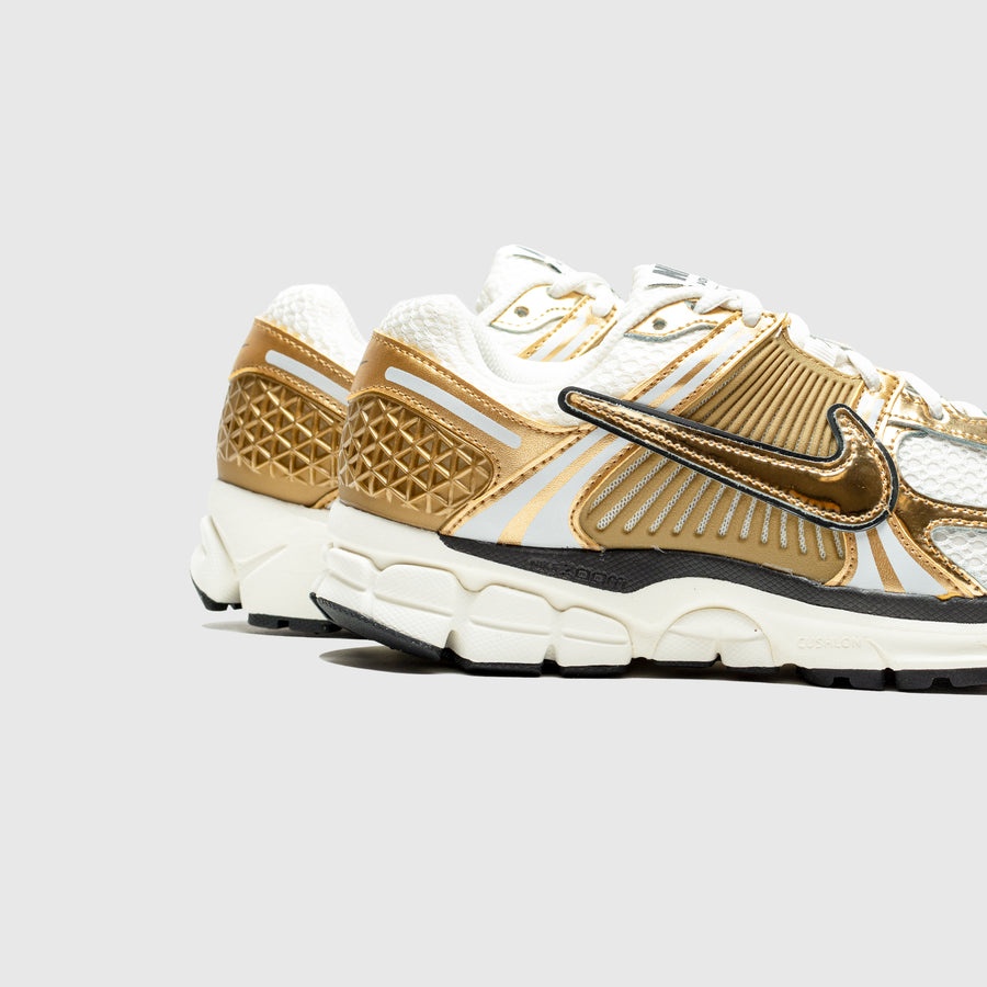 WMNS ZOOM VOMERO 5 "METALLIC GOLD" - 5