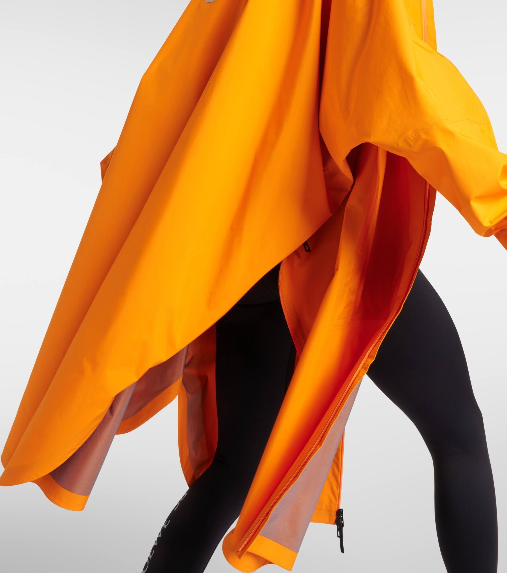 x On logo technical cape - 6