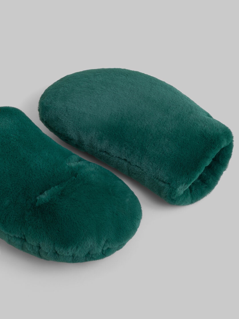 GREEN PADDED FAUX FUR MITTENS - 2
