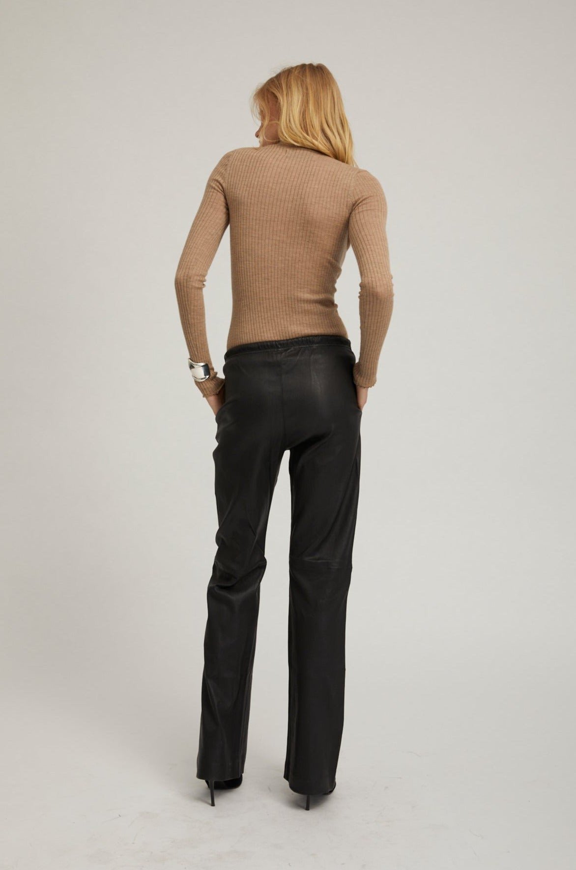 CAMEL CASHMERE MOCK NECK - 6