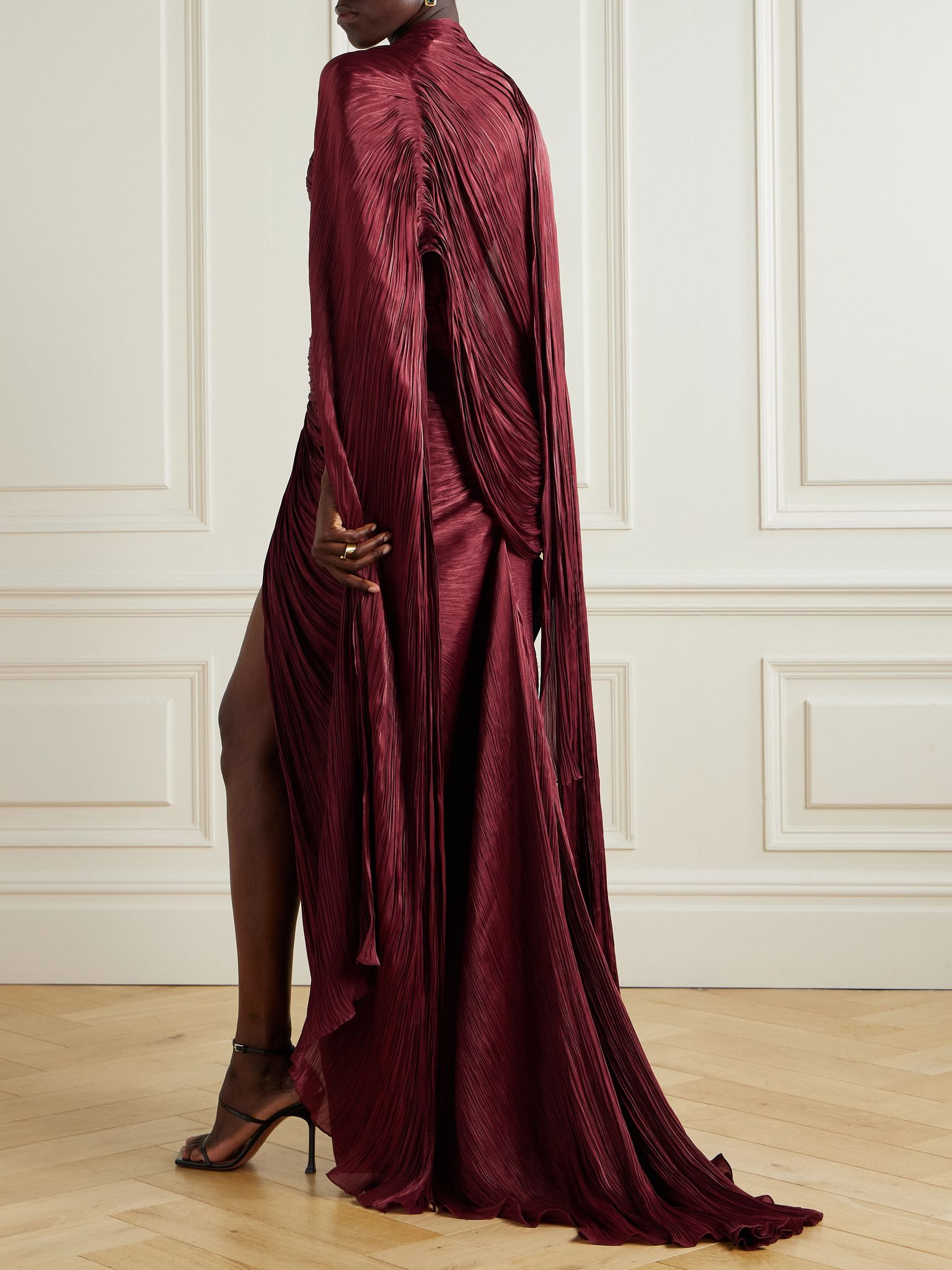 Strapless plissé silk-satin gown and cape Burgundy - 3