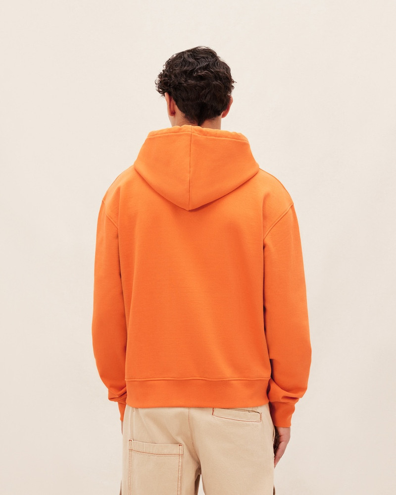 Le sweatshirt brodé 5