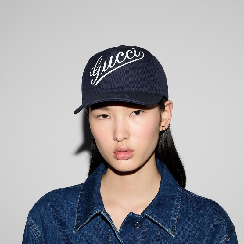 Baseball hat with Gucci script 4