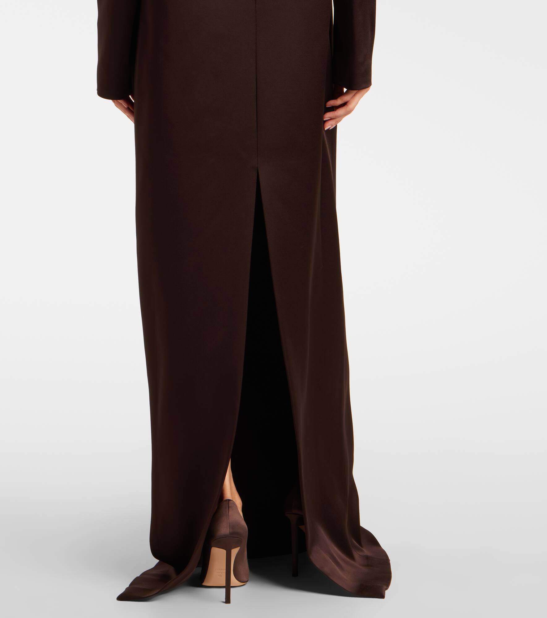 Crêpe satin gown - 7