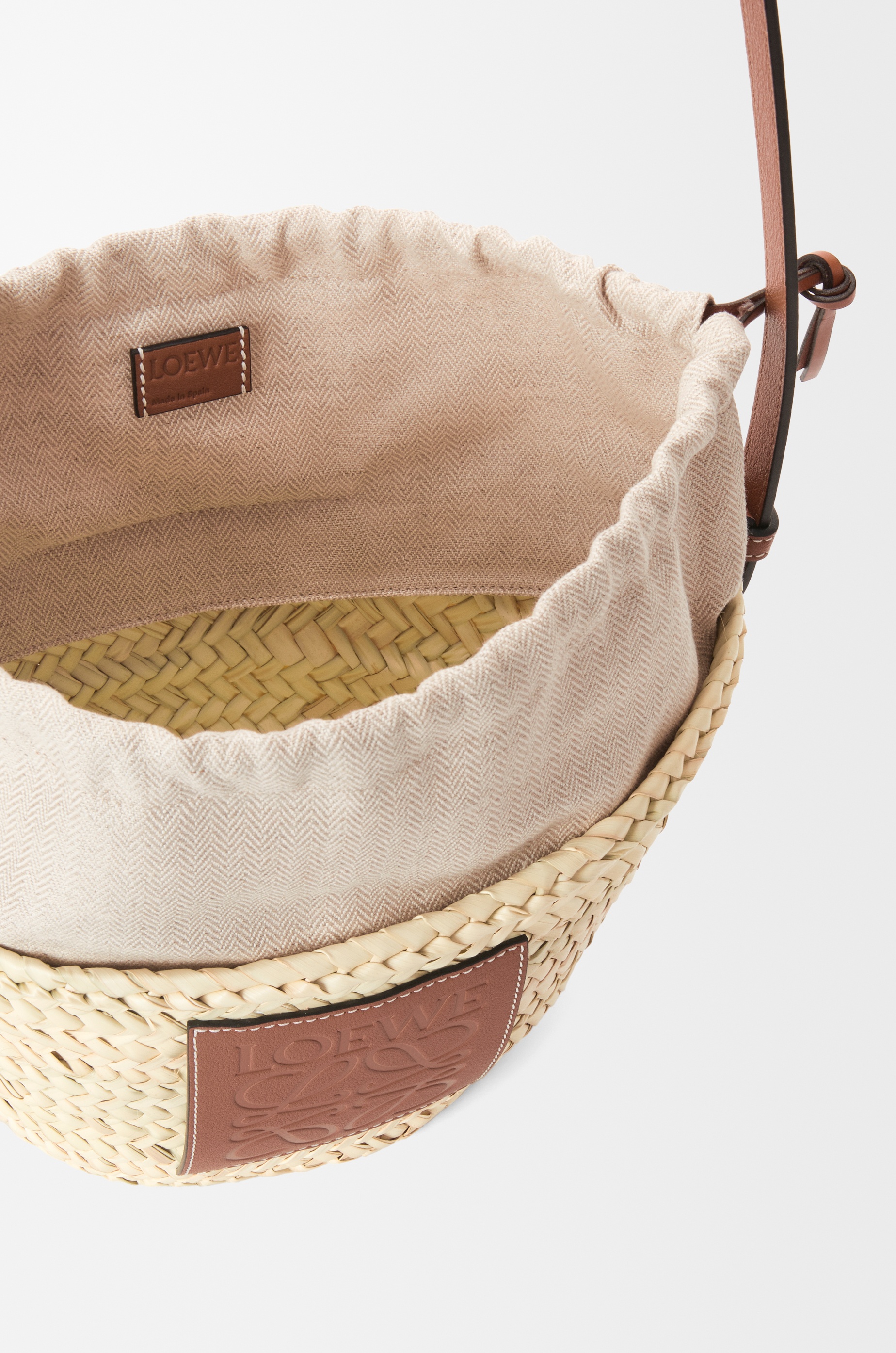 Drawstring bucket bag in palm leaf and calfskin - 8
