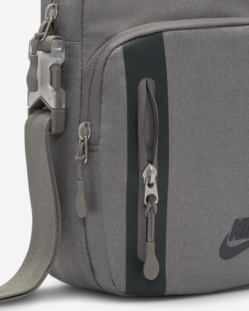 Nike Elemental Premium Crossbody Bag (4L) 7