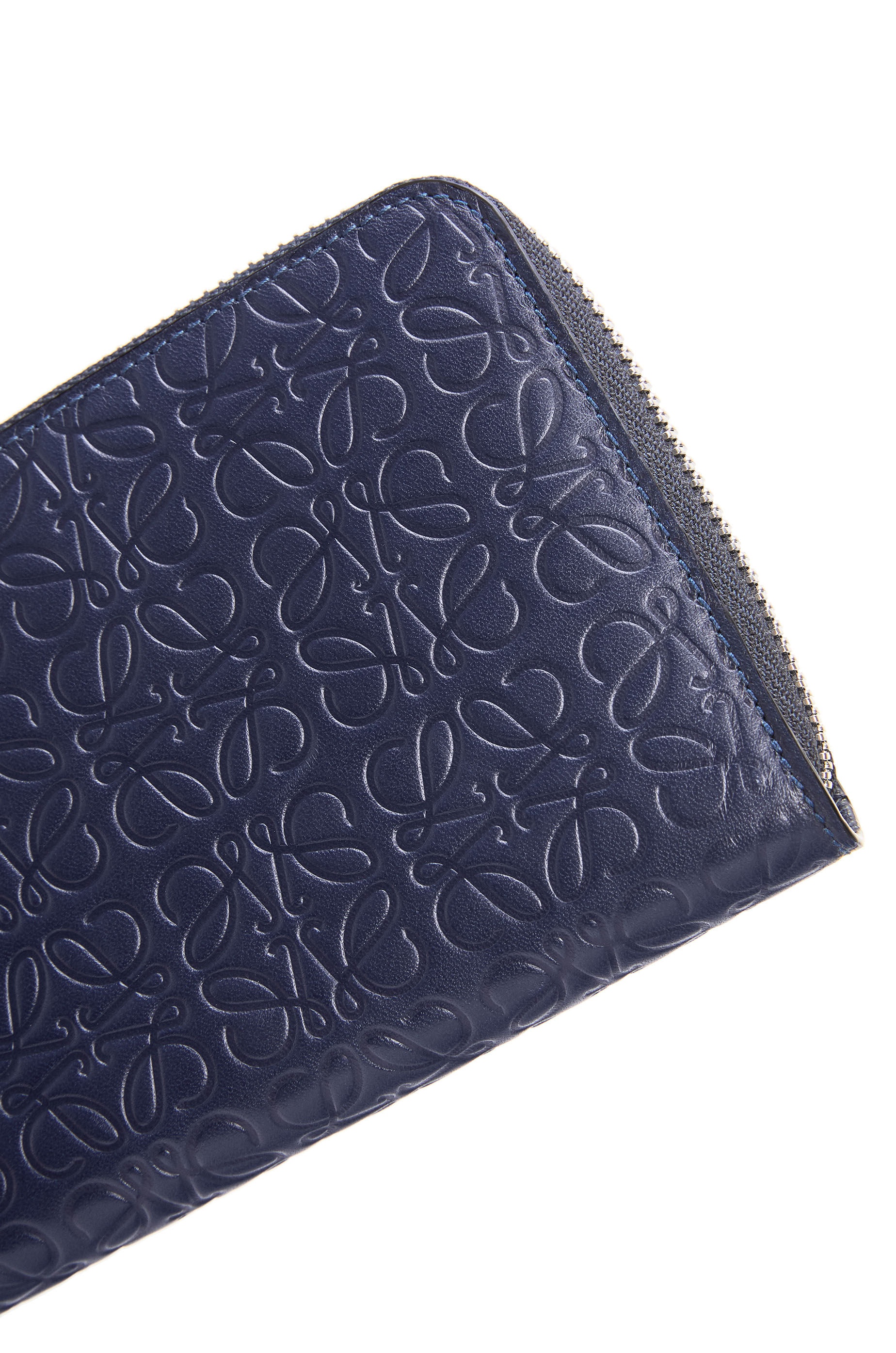 Zip around wallet in calfskin - 8