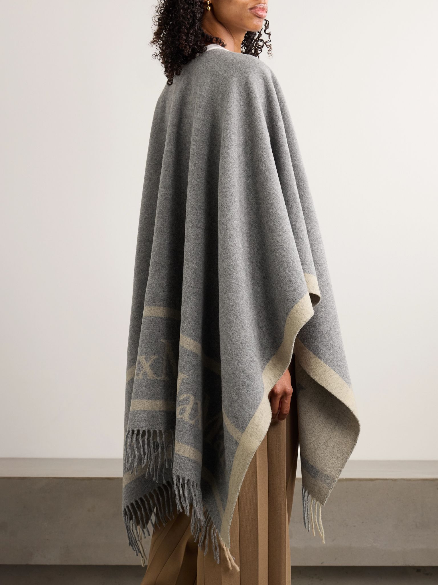 Hilde logo-jacquard wool cape Light gray - 4