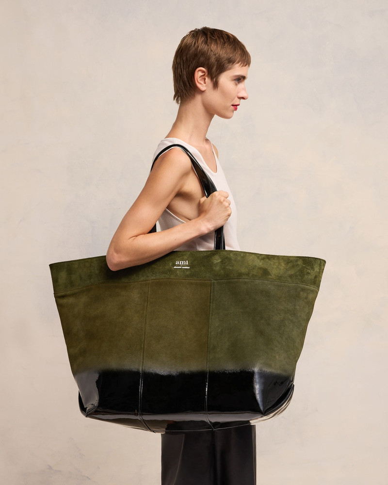 AMI Paris EAST WEST MAXI AMI SHOPPING BAG outlook