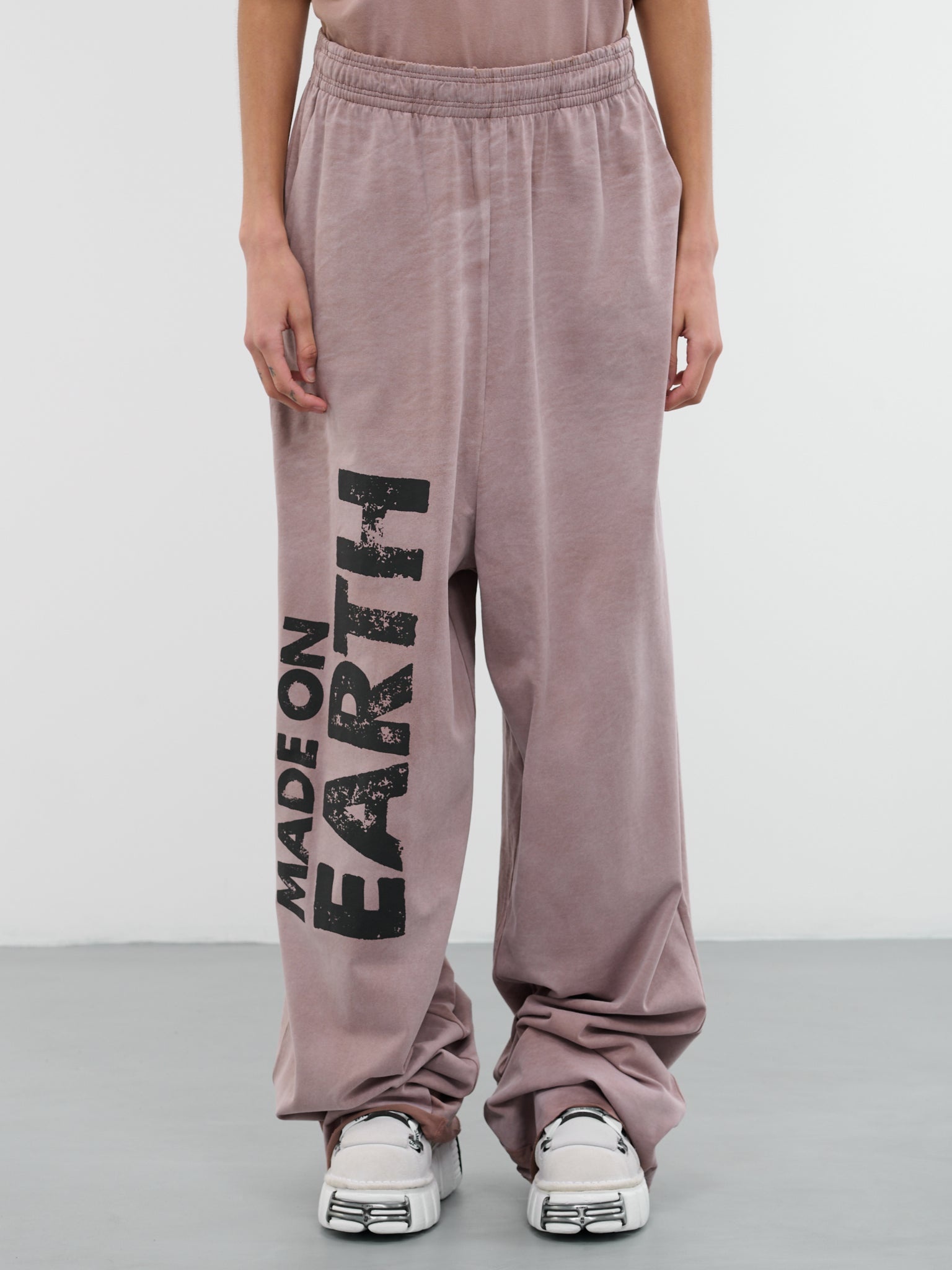 VETEMENTS Made On Earth Sweat Pants | hlorenzo | REVERSIBLE