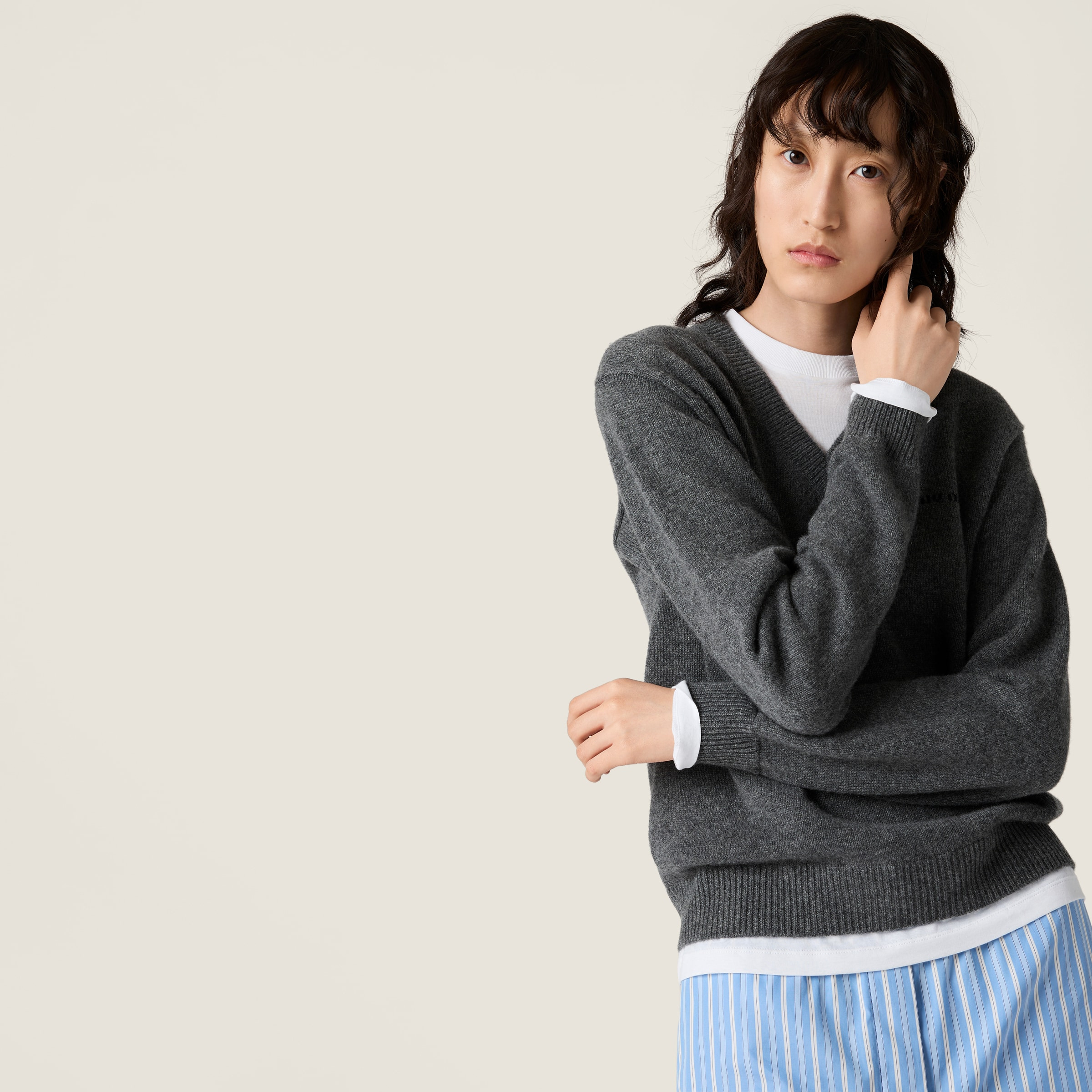 Cashmere V-neck sweater - 5