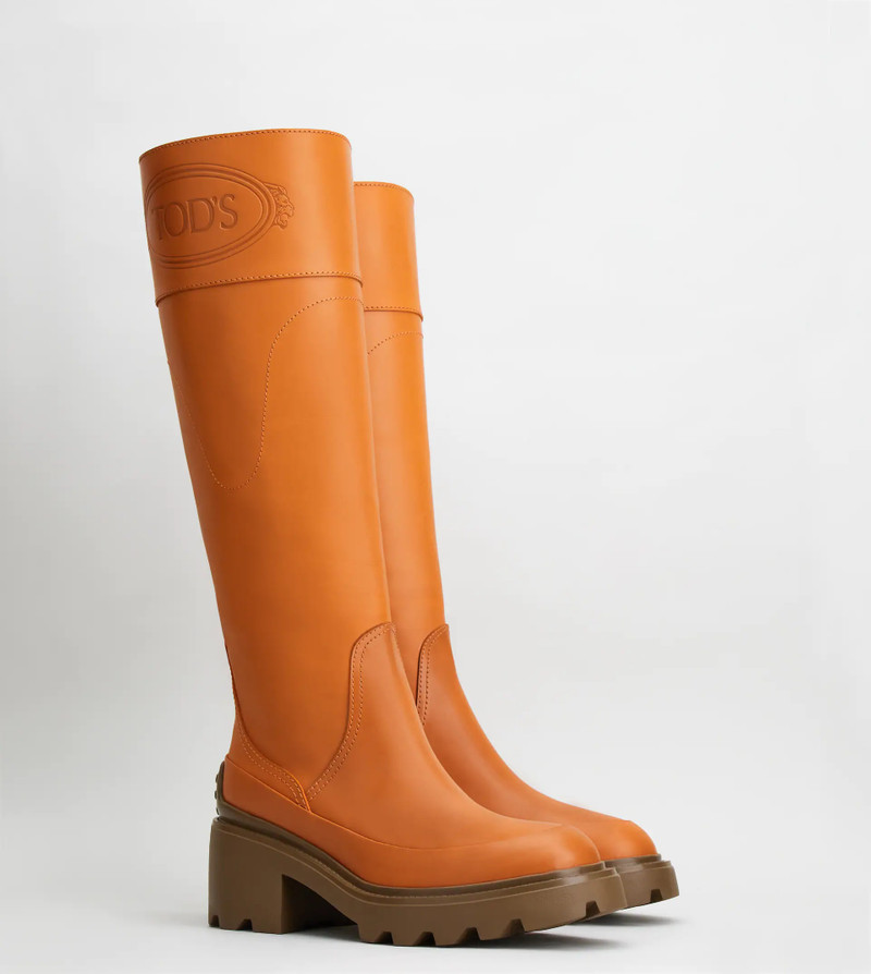 Tod's BOOTS IN LEATHER - BROWN outlook