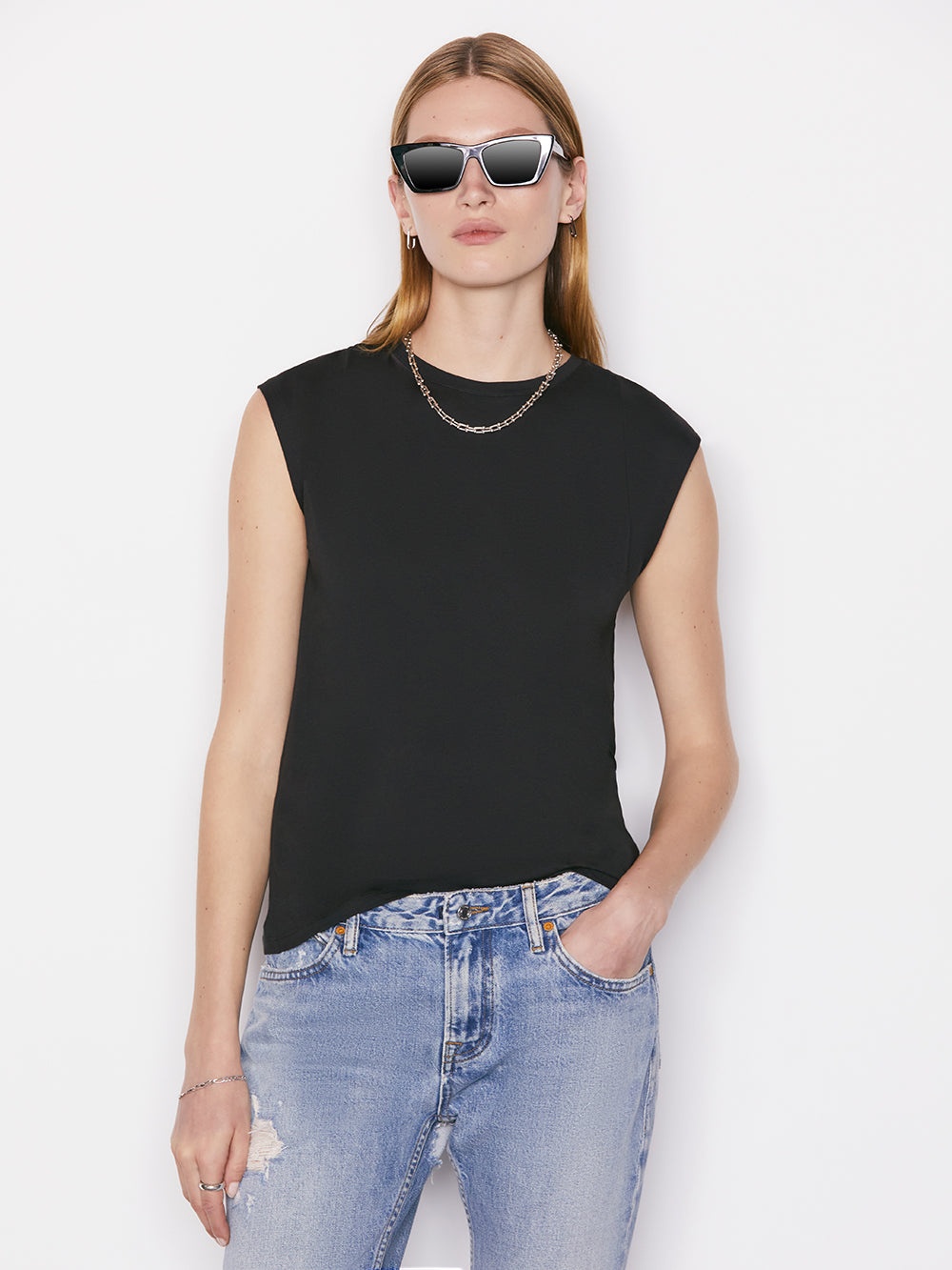 Le Mid Rise Muscle Tee in Noir - 4