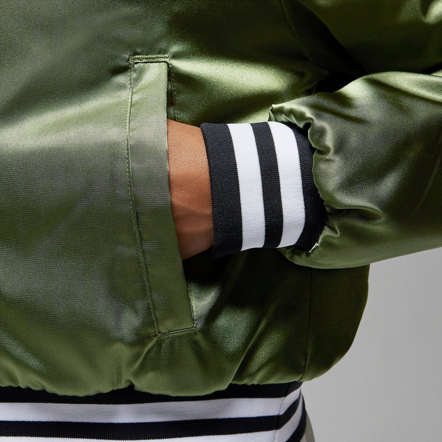 (WMNS) Air Jordan Varsity Jacket 'Green' FB5154-340 - 4