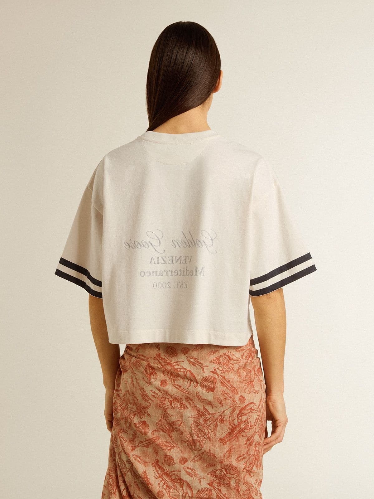 Women's oversized short T-shirt in white jersey with embroidery and "Venezia Mediterraneo" print - 4