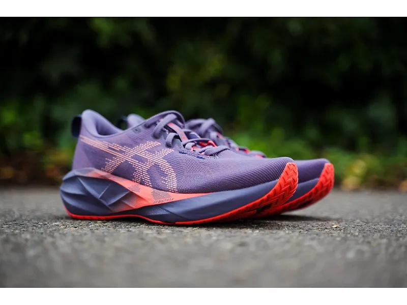 ASICS Novablast 5 - 6