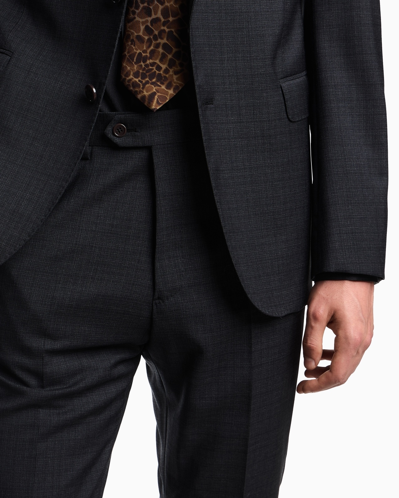 SINGLE-BREASTED SUIT MADE OF TROPICAL LIGHT WOOL WITH A CHECK MOTIF - 5