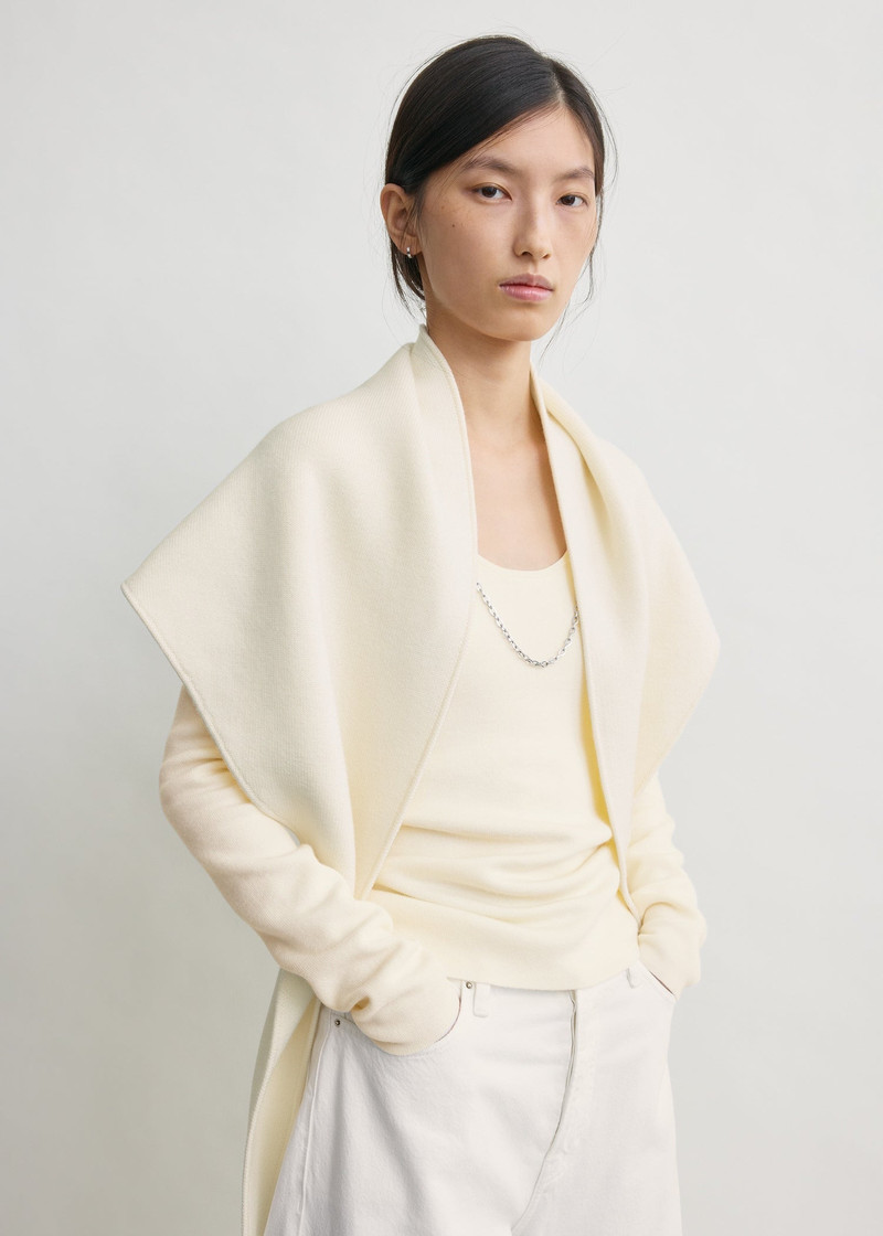 Triangle wool scarf ecru 3
