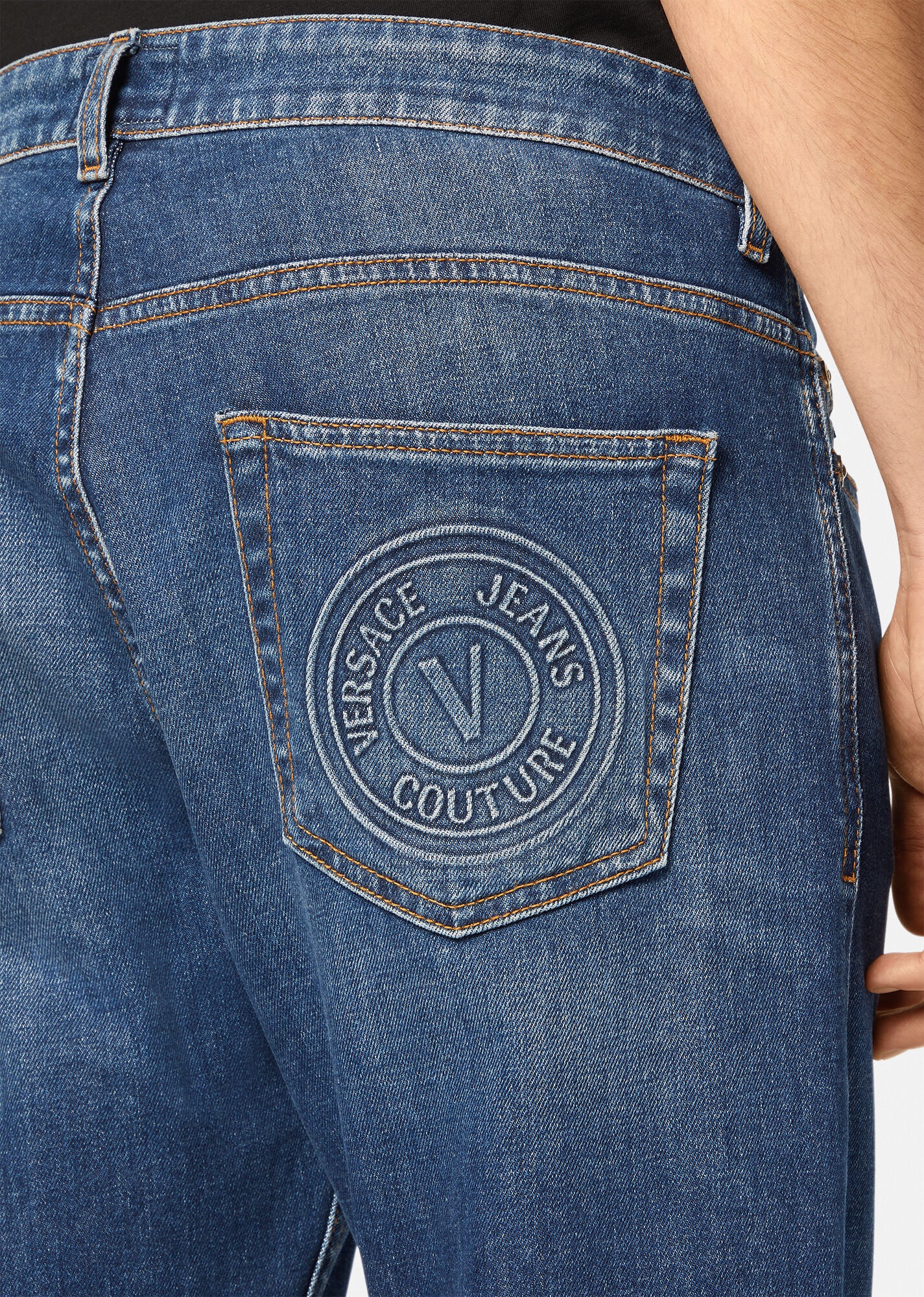 V-Emblem Jeans - 5