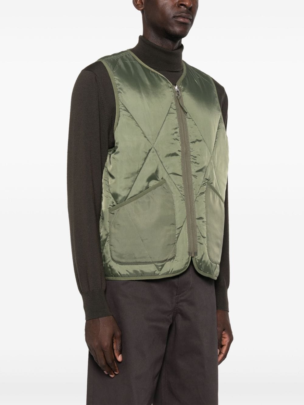 reversible diamond-quilted gilet - 3