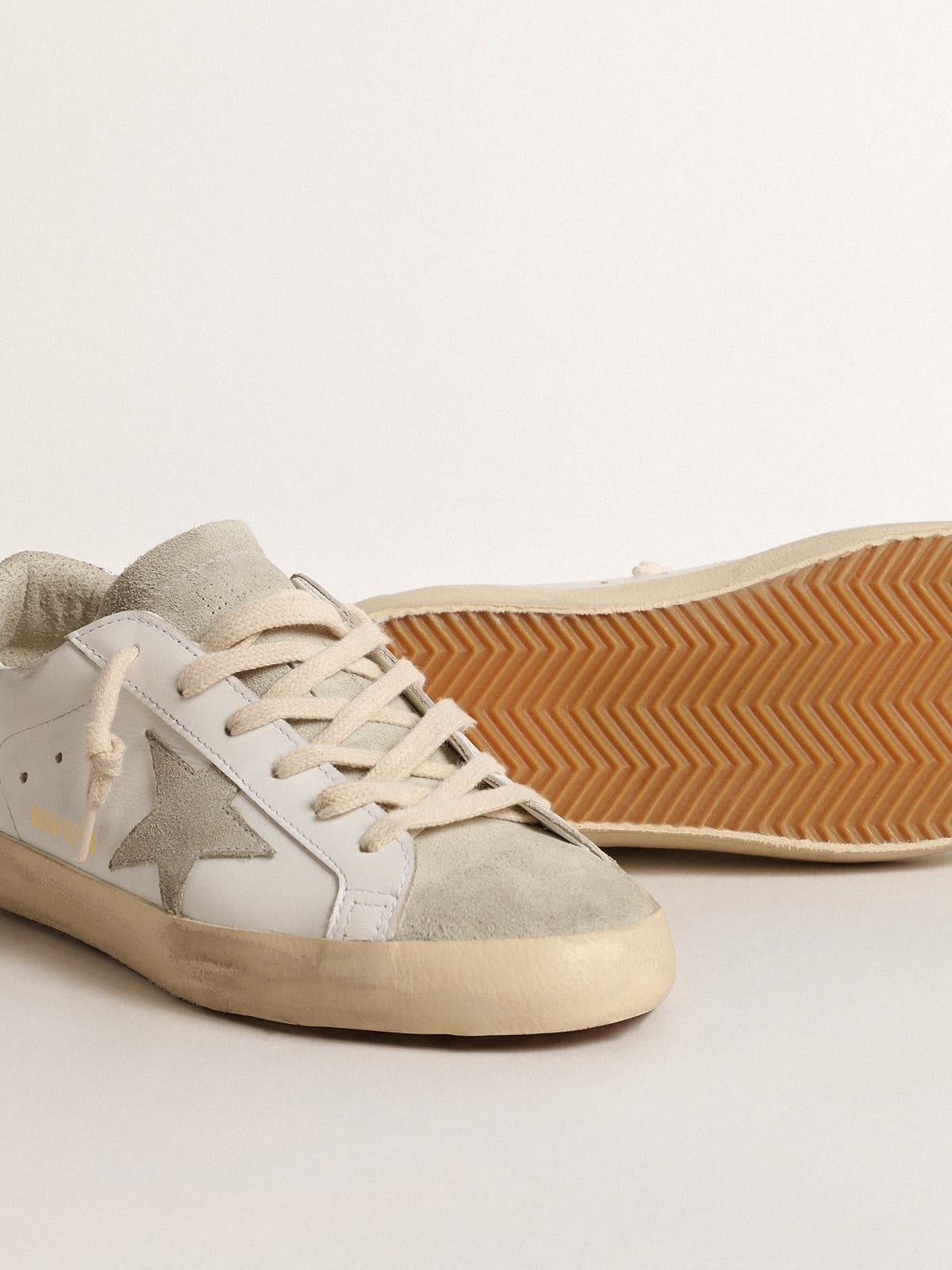 【GOLDEN 】Superstar Silver Tab Suede Sneakers/送料込み s_wp_6443070a61497355dd5b976b.webp