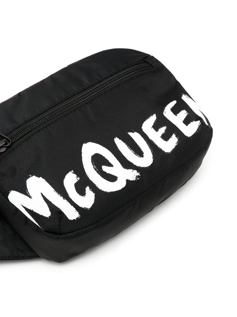zipped logo-print shoulder bag - 5